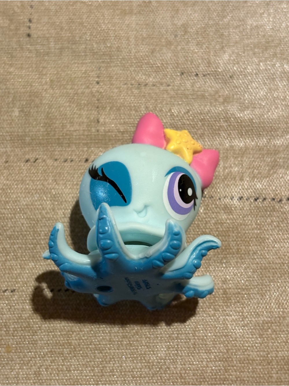 2007 Littlest Pet Shop Light Blue Winking Octopus with Pink Bow and Yellow Star